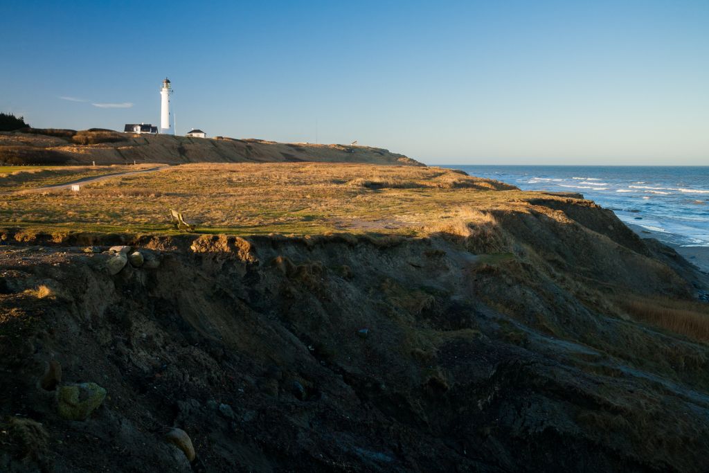 Dänemark Hirtshals Leuchtturm an einem sonnigen Tag mit Blick auf die Nordsee.